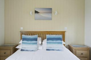 Clifftop Home Panoramic Sea View Garden Parking - 3