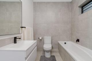 Royalty Suites in Chartwell Sandton - 1