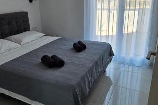 Seaview 8 Bed Villa Sleeps 16 - Pool & Hot tub - 2