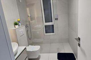 Seaview 8 Bed Villa Sleeps 16 - Pool & Hot tub - 1