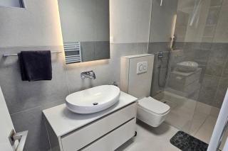 Seaview 8 Bed Villa Sleeps 16 - Pool & Hot tub - 7