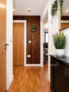 Cosy | City Centre AP | Balcony | Free Parking - 3