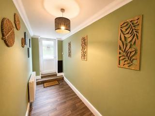 Glen Fern Lodge - Garden Apartment with Parking - Heart of Bournemouth Town Centre - Close to Beach - Darts and Table Football - Sleeps 11 - 6