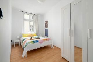 Cozy Apartment in the City Center Near the Old Market Square by Noclegi Renters - 9