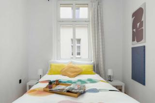 Cozy Apartment in the City Center Near the Old Market Square by Noclegi Renters - 3