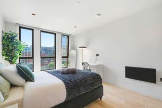 City Views - Stunning Central 2 BR New Build Apt - 1