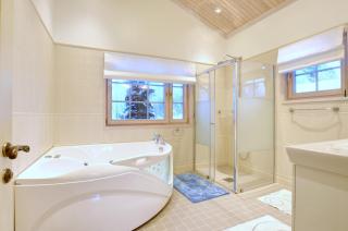 Lakeside Villa & Spa - 1