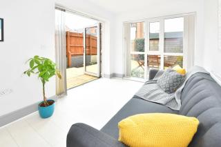 Kiln Side 3BDR House with Free Parking and Garden - 5