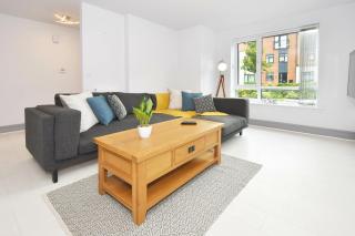 Kiln Side 3BDR House with Free Parking and Garden - 0