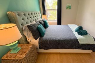 KingstonStays Happy House, Free Parking, Downtown - 6
