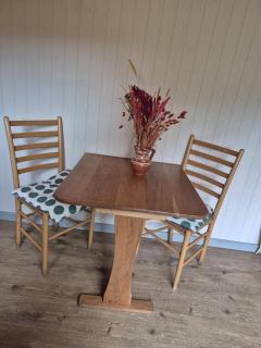 Sheperd's Hut Sleeps 2 with Hot Tub and Garden - 4