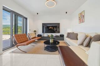 Luxury Villa with Indoor Pool and Sauna - 4