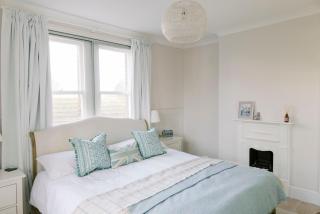 Edwardian elegance near beach - 2