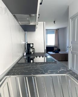 Seafront Escape Beach Paceville Nearby 2 - 3