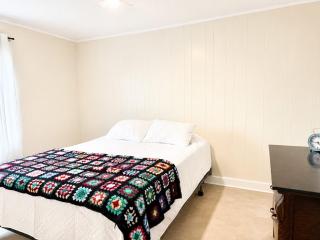 Gus & Nellie's Place - 3