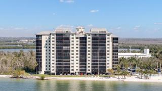 Stunning Waterfront Residence with Panoramic Water Views - 6