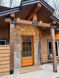 The Creekside Cabin- 1 King 4 Queens 2 twin mattress - 9