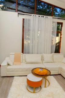 Serenity House Your Peaceful Modern Escape - 0