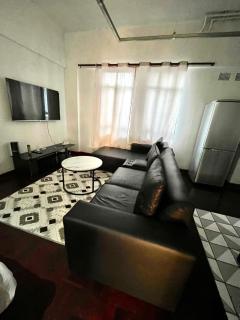 Modern suite at Maboneng with Wi-Fi & SmartTV - 0