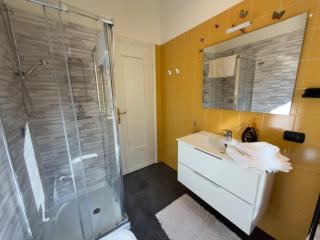Piacenza Central Apartment 5 min Piazza Cavalli - 2