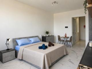 Seafront Escape Beach Paceville Nearby 3 - 6