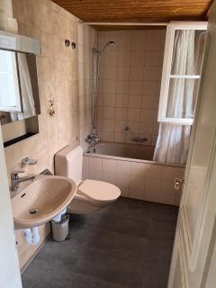 Simple flat 72 m2 in the centre of Burgdorf with private parking - 2