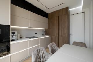 Elegant City Center Retreat - 7