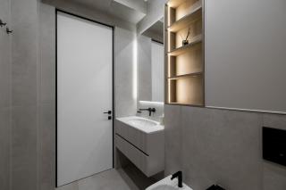 Elegant City Center Retreat - 6