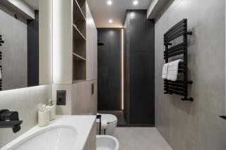 Elegant City Center Retreat - 5