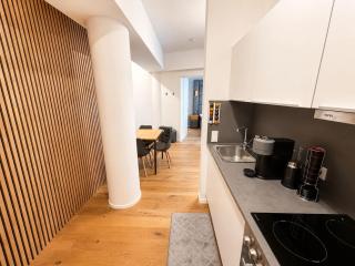 GoldenKey-Suites - Luxury Suite 'Fuggerei' - At Rathausplatz in the Heart of Augsburg - New in 2026 - Air-Conditioned - 3