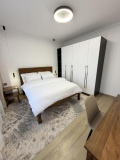 Luxury 2BR King and Queen Rooftop Pool Westlands - 3
