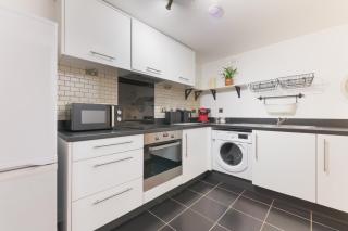 Clapham Apartment-Private Terrace-Easy Central Access - 6