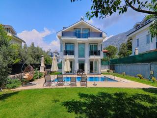Fethiye Ölüdeniz Plajına 3 km , Merkezi Yer, Müstakil Havuzlu Özel Villa - 0