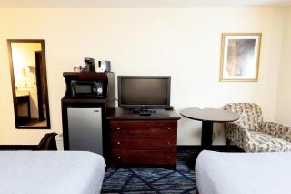 Quality Inn & Suites Marinette - 2