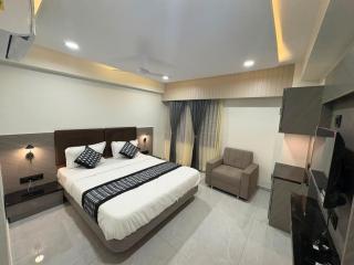 Hotel Lavish Regency - 2
