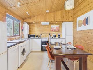 Lodge 4 - Two bed with Hot Tub - 3