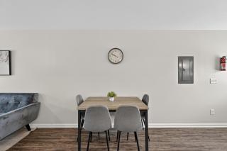 Cozy 2br Stay Near Work & Dining - 3