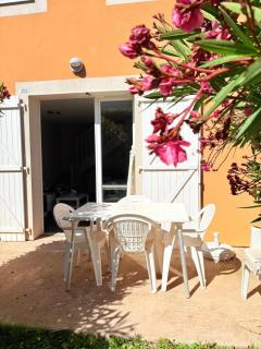 Un coin au soleil avec terrasse et calme - 9