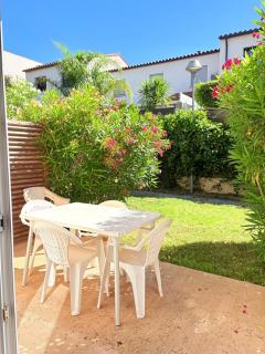Un coin au soleil avec terrasse et calme - 8