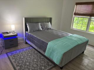 Beautiful Full of Light 6 Bedroom's House - 3