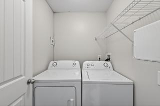 Bright, Modern 2 bedroom Home Away From Home - 6