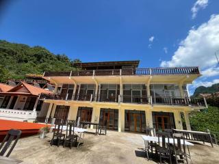 Views Backpackers Hostel - 1