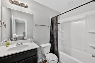 Bright, Modern 2 bedroom Home Away From Home - 1