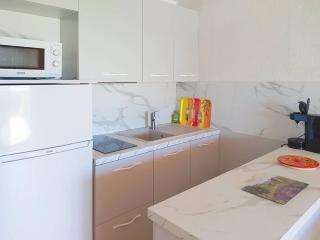 T2 cabine avec terrasse à La Favière, proche plages et commerces - FR-1-610-20 - 6