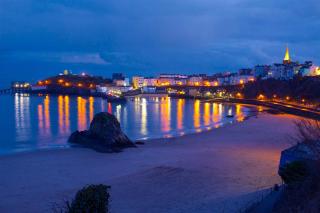 Central apartment with parking minutes from Tenby North beach - 7