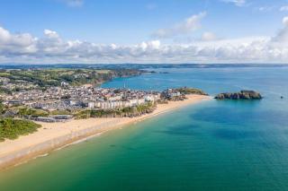 Central apartment with parking minutes from Tenby North beach - 6