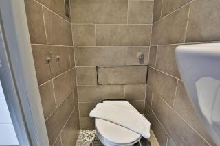 Modern 3-Bed House with Courtyard, Treforest - 5