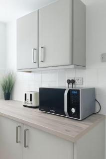 Apartment Sleeps 7 with Free Parking - 8