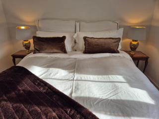 Modern beautifully appointed - 3