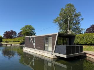 Escape to Willow Wharf - A Luxury Thames Houseboat - 7